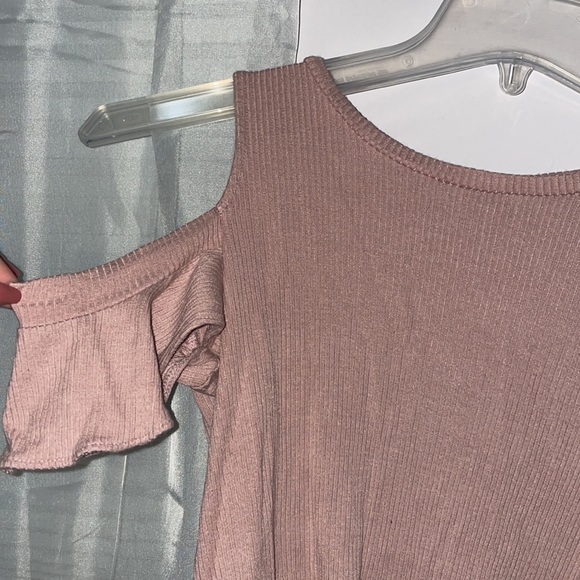 american eagle open shoulder top - Picture 2 of 4